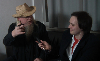 Im Interview mit Raymond Voß (links)