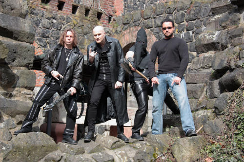 Warrant im vollen Line-Up