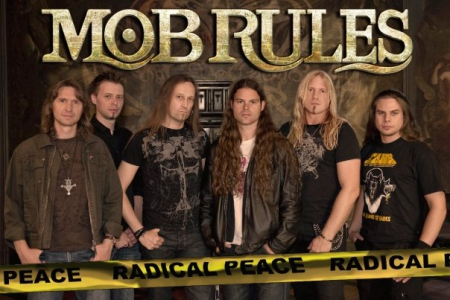 Mob Rules in vollständigem Line-Up.