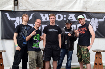 Metal Trails nach dem Interview mit The Prophecy 23 (mittig links, mittig und rechts).