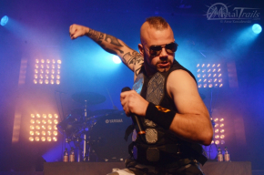 Joakim Brodén, der Sänger von Sabaton, on Stage in Hamburg.