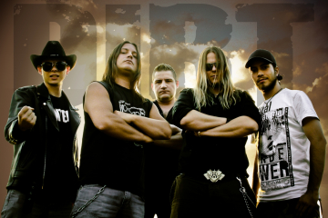 Dirt in vollem Line-Up (2012).