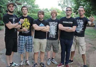Led Astray posieren in vollem Line-Up (2012).