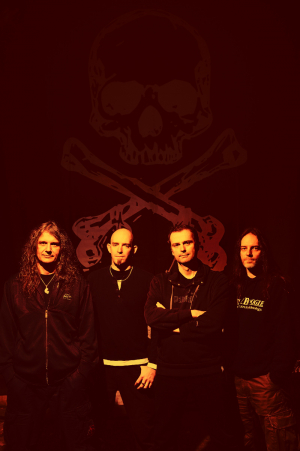 Blind Guardian posieren in vollem Line-Up (2013).