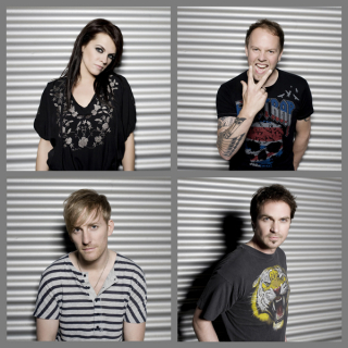 Die Happy in vollem Line-Up (2010).
