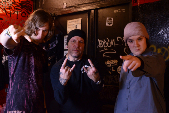 Metal Trails nach dem Interview mit Roger Miret (m.).