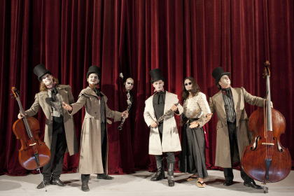 Coppelius in vollem Line-Up (2012).