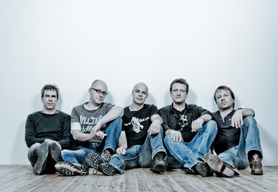 Big Balls in vollem Line-Up (2012).