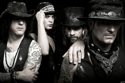 Dezperadoz in vollem Line-Up. (2012)