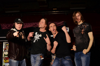 Metal Trails nach dem Interview mit Chris Bay und Lars Rettkowitz (v.l.n.r.) am 18.3.2012 in der Markthalle in Hamburg.