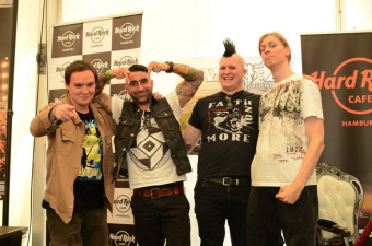 Metal Trails nach dem Interview mit Sammy Amara (m.l.) und Ron Hübner (m.r.) auf dem Wacken Open Air 2012.