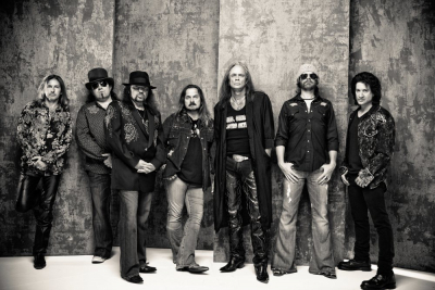 Lynyrd Skynyrd in vollen Line-Up (2012) - By Roadrunner Records.