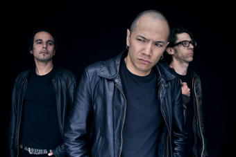 Danko Jones in vollem Line-Up (2012).