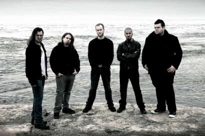Das Kanadische Metal-Quintett Chariots Of The Gods trotzt den Gezeiten.