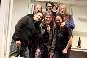 Gruppenbild: Metal Trails mit dem Urgestein Bluespumpm in der Linzer AK.