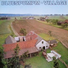 Das Cover des Village-Albums und zugleich lange Zeit Kommunen-Heim der Bluespumpm.
