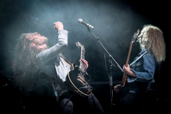 Rasmus Booberg (l.) mit den New Keepers Of The Water Towers live on Stage.