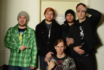 Metal Trails nach dem Interview mit den Jungs von Stick to Your Guns im Docks in Hamburg (2013).