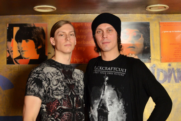 Metal Trails nach dem Interview mit Ville Valo (r.) in der Großen Freiheit 36 (2013).
