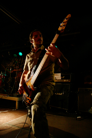 Bassist Lycan bildet das Grundgerüst des Marrok-Sounds.