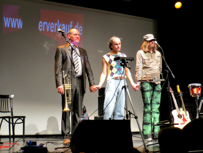 Am Ende haben sie sich dann wieder lieb: Herr Stephan, Olaf Schubert und Jochen Barkas (v. l.).