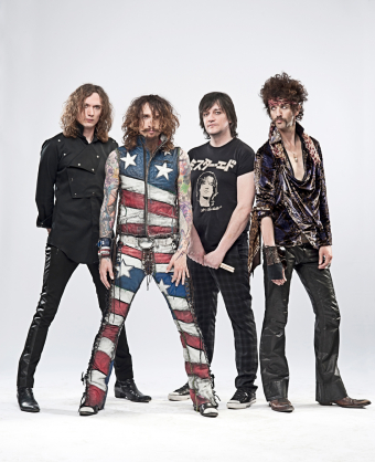 The Darkness sind seit 2012 wieder im Original-Lineup unterwegs: Ed Graham, Frankie Poullain, Justin und Dan Hawkins (v. l.).