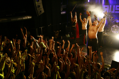 Russkaja vermögen die Massen zu animieren, wie sonst kaum eine andere Band.