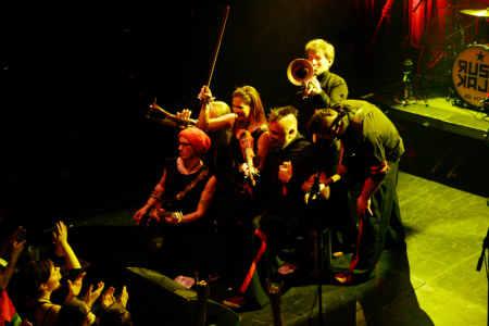 Russkaja präsentieren sich live on Stage in Linz (2013).