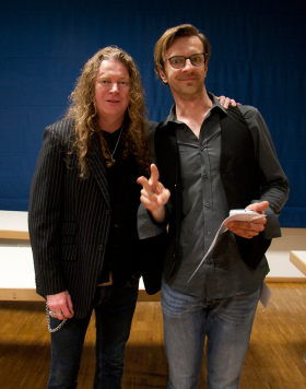 Quireboys-Gitarrist Paul Guerin (l.) mit Metal Trails Redkateur Michael Voit nach dem Interview im österreichischen Telfs.