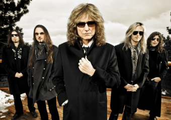 David Coverdale (m.) und Whitesnake mit Brian Tichy, Reb Beach, Doug Aldrich und Michael Devin (v. l.)