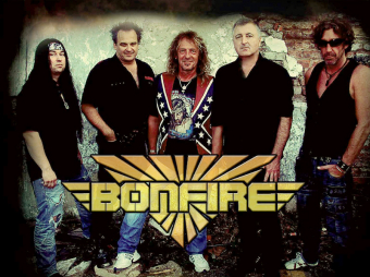 Bonfire in der 2013er Besetzung mit Harry Reischmann, Uwe Kohler, Claus Lessmann, Hans Ziller und Chris Limburg (v. l.).