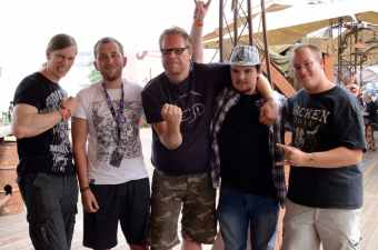 Metal Trails nach dem Interview mit Esko Salow (m.) - dem Drummer der schwedischen Folk Metal-Band Fejd - auf dem Wacken Open Air 2013.