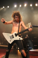 Bild 38 | Airbourne am 7. November 2013 in Linz. Fotografie: Christian Hehs