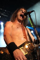 Bild 53 | Airbourne am 7. November 2013 in Linz. Fotografie: Christian Hehs