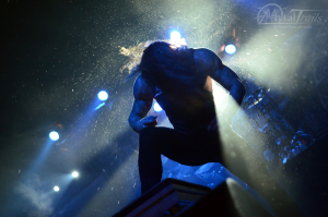 Vokalist Tim Lambesis während der As I Lay Dying-Show in Hamburg am 8. November 2012.