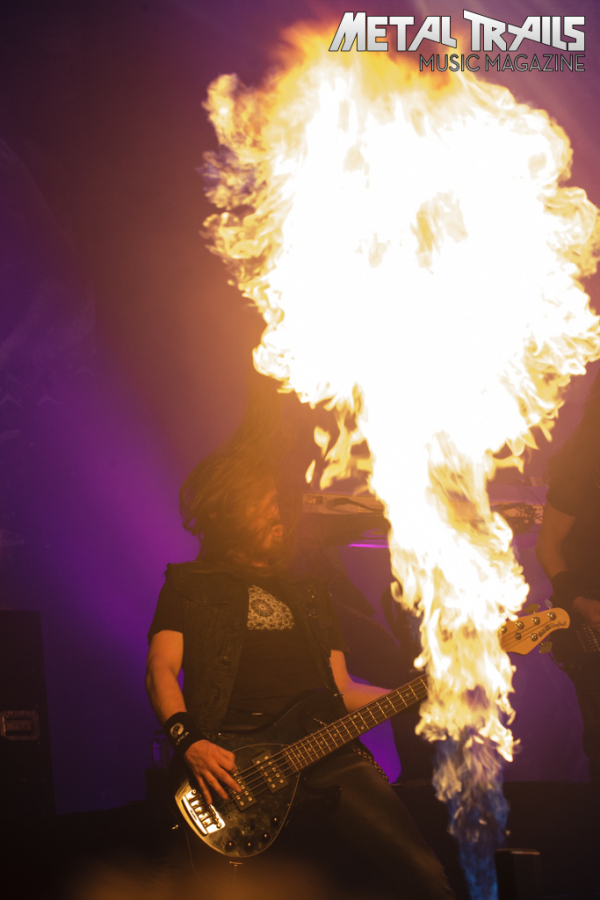 Zu den Konzertbildern des Epica-Gigs vom 30. April 2014 im 013 in Tilburg …