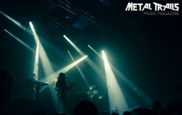 Zu den Konzertbildern des Epica-Gigs vom 30. April 2014 im 013 in Tilburg …