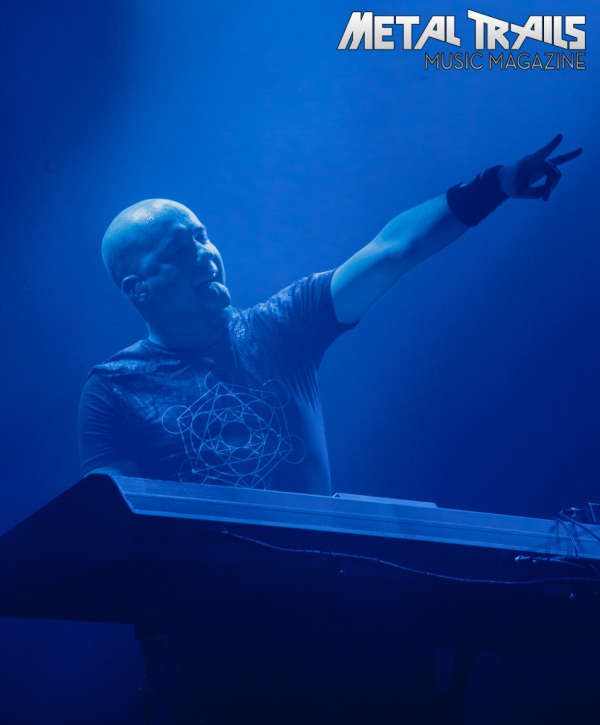 Zu den Konzertbildern des Epica-Gigs vom 30. April 2014 im 013 in Tilburg …