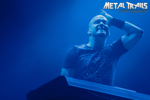 Zu den Konzertbildern des Epica-Gigs vom 30. April 2014 im 013 in Tilburg …