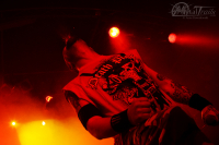 Bild 2 | Five Finger Death Punch am 4. Juni 2013 in Hamburg. Fotografie: Arne Luaith