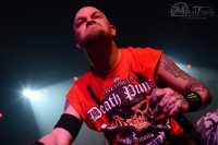 Bild 9 | Five Finger Death Punch am 4. Juni 2013 in Hamburg. Fotografie: Arne Luaith