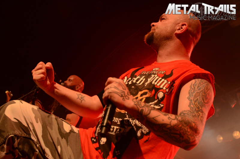 Bild 39 | Five Finger Death Punch am 4. Juni 2013 in Hamburg. Fotografie: Arne Luaith