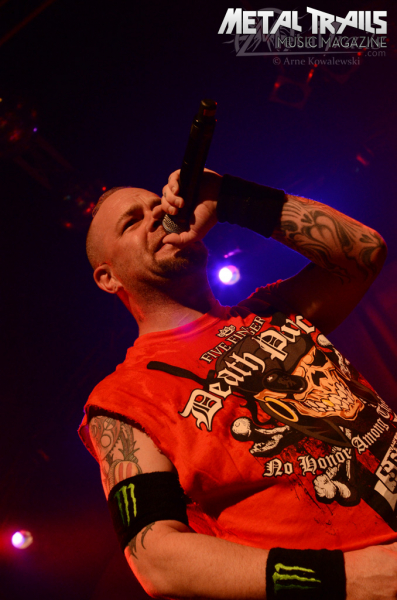 Bild 52 | Five Finger Death Punch am 4. Juni 2013 in Hamburg. Fotografie: Arne Luaith