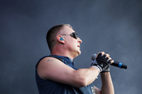 Bild 2 | Front 242 am 11. August 2013 in Hildesheim. Fotografie: Khanh To Tuan