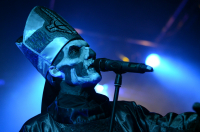 Bild 17 | Ghost am 20. November 2013 in Hamburg. Fotografie: Arne Luaith