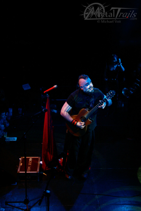 Georgij Makazaria - Frontmann der Band - bei einem Auftritt in Linz (2013).