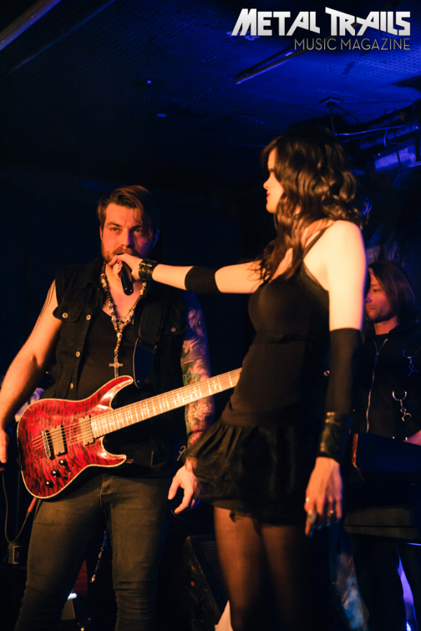 Zu den Konzertbildern des Serenity-Gigs vom 15. April 2014 im Nachtleben in Frankfurt am Main …