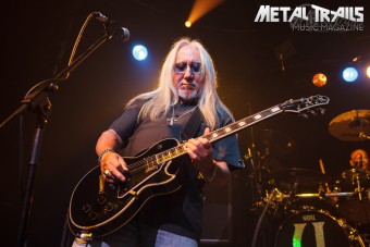 Mick Box live on Stage bei einem Konzert in Nürnberg im März 2013.