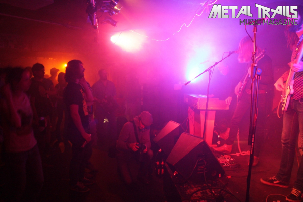 Zu den Konzertbildern des Vidunder-Gigs vom 22. Mai 2014 in der KAPU in Linz …