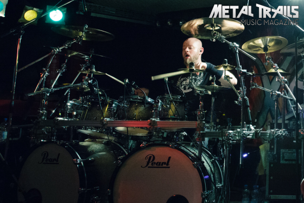 Zu den Konzertbildern des Xandria-Gigs vom 24. Mai 2014 im Schwimmbad-Club in Heidelberg …